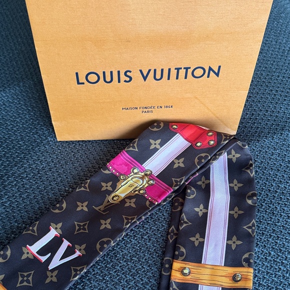 Louis Vuitton Brown and Pink Scarf - Picture 1 of 9